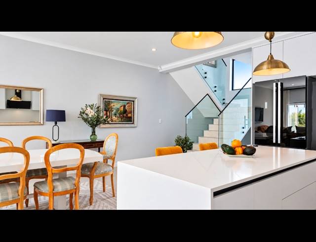 4 BEDROOM FREEHOLD FOR SALE IN SANDOWN ESTATE